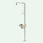 PremiumLine Körper-Notdusche mit Augendusche mit Auffangbecken, Entleerung der Augendusche über das Standrohr, Edelstahl für Bodenmontage